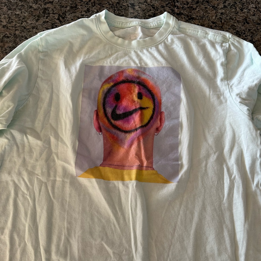 Nike smiley face t shirt. NWT